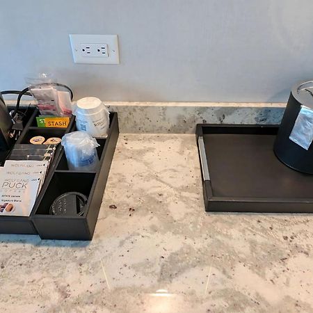 Best Western Premier Hotel At Fisher'S Landing Vancouver Bagian luar foto
