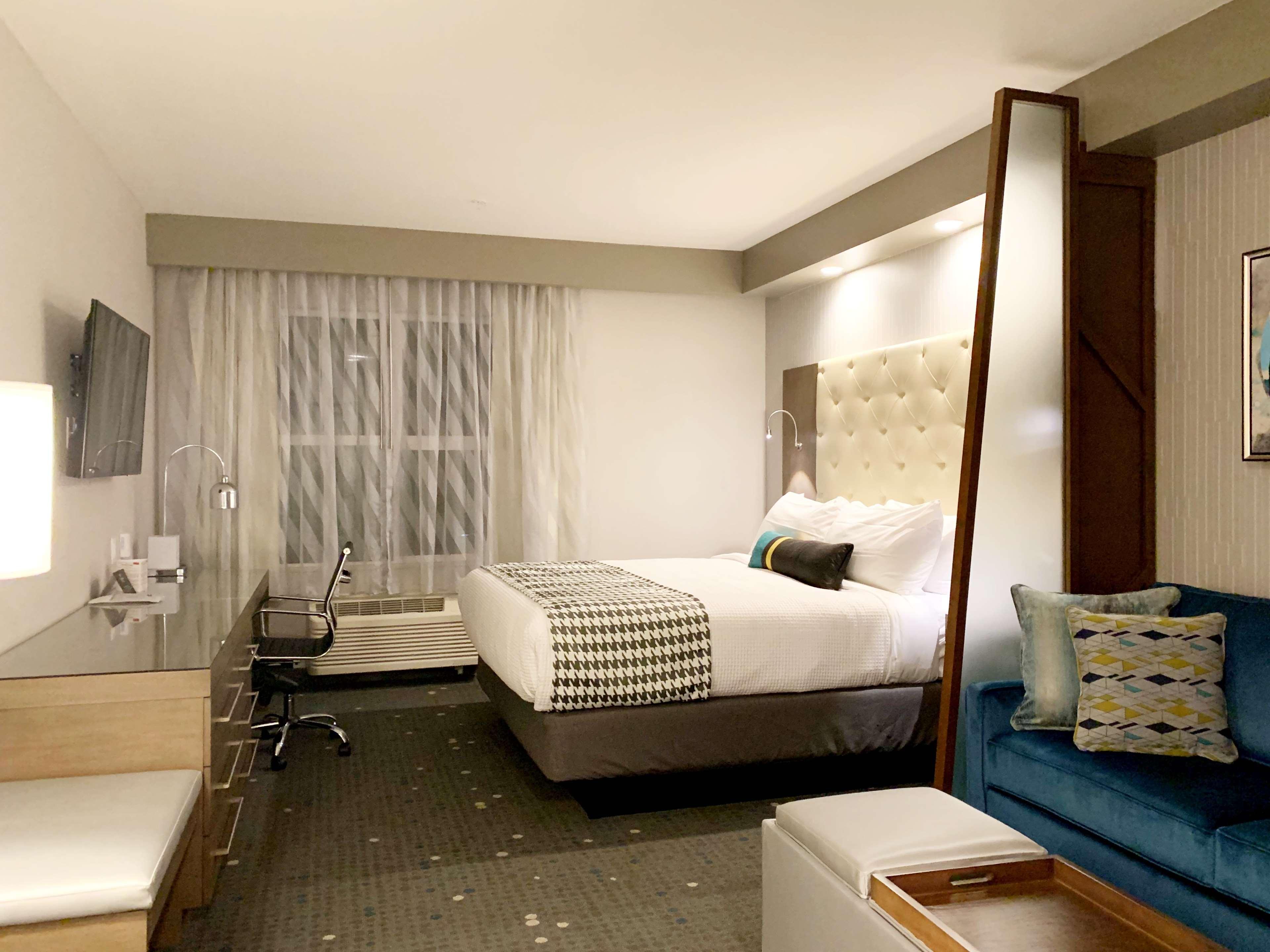 Best Western Premier Hotel At Fisher'S Landing Vancouver Bagian luar foto