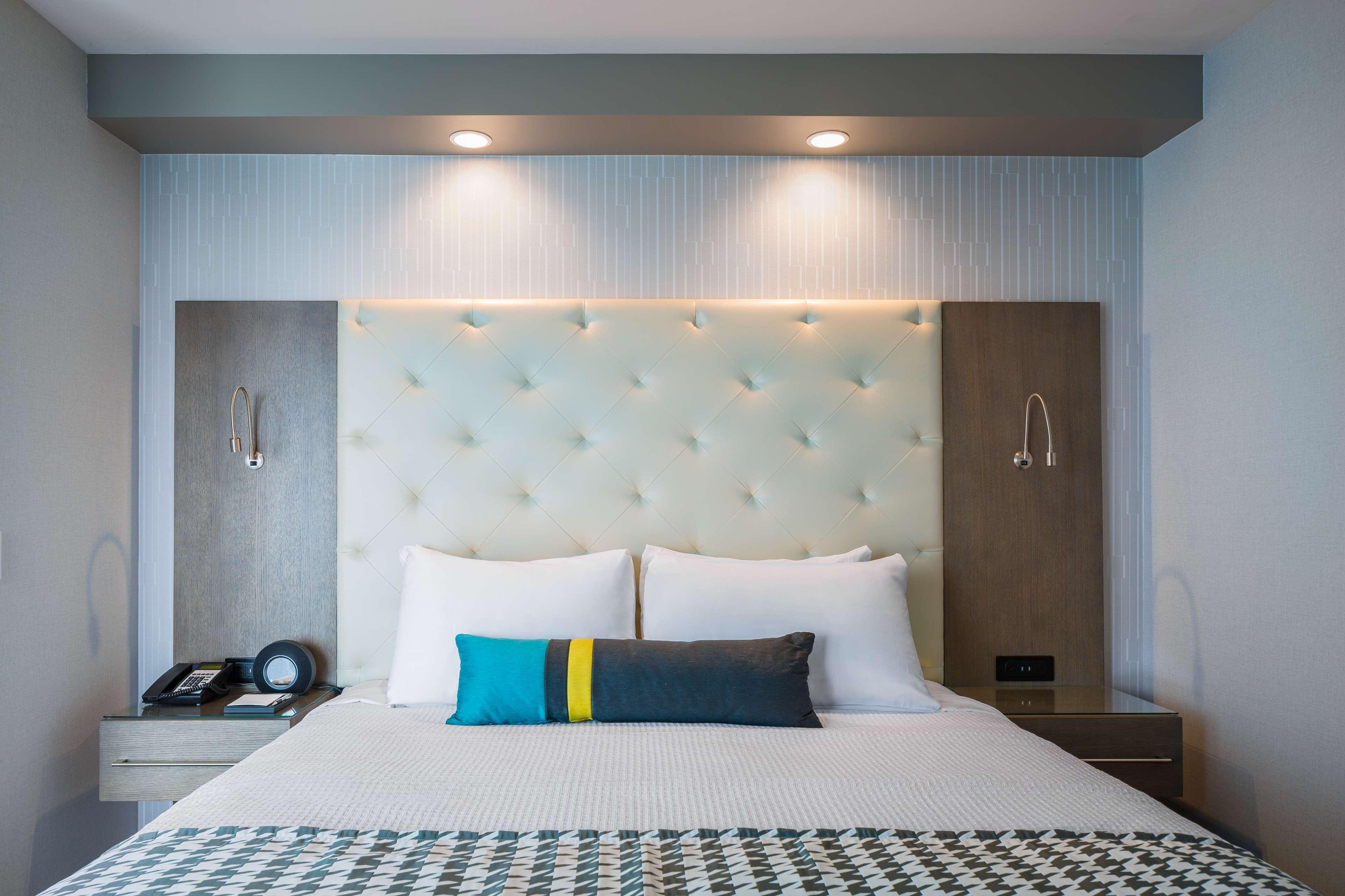 Best Western Premier Hotel At Fisher'S Landing Vancouver Bagian luar foto