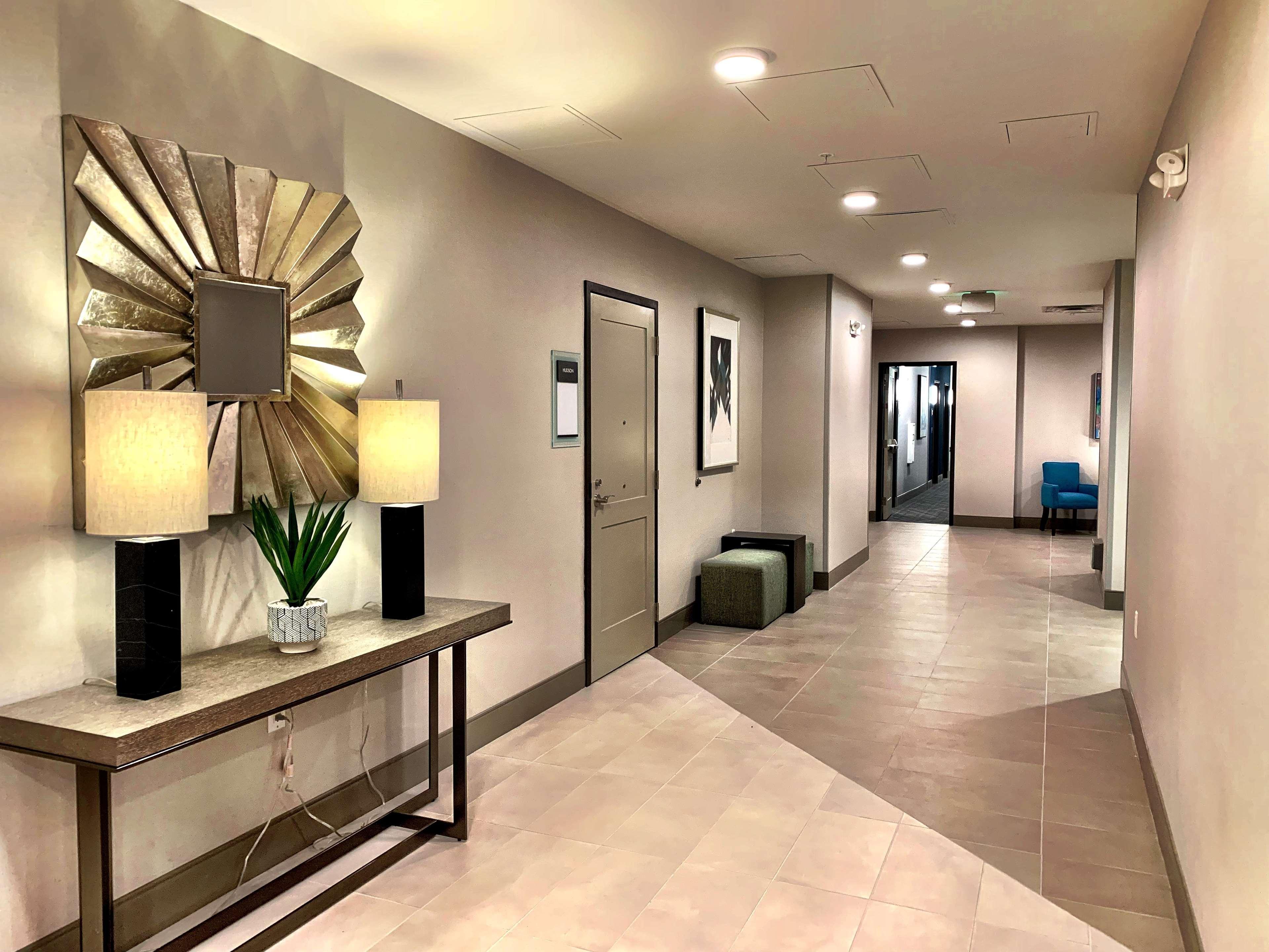Best Western Premier Hotel At Fisher'S Landing Vancouver Bagian luar foto