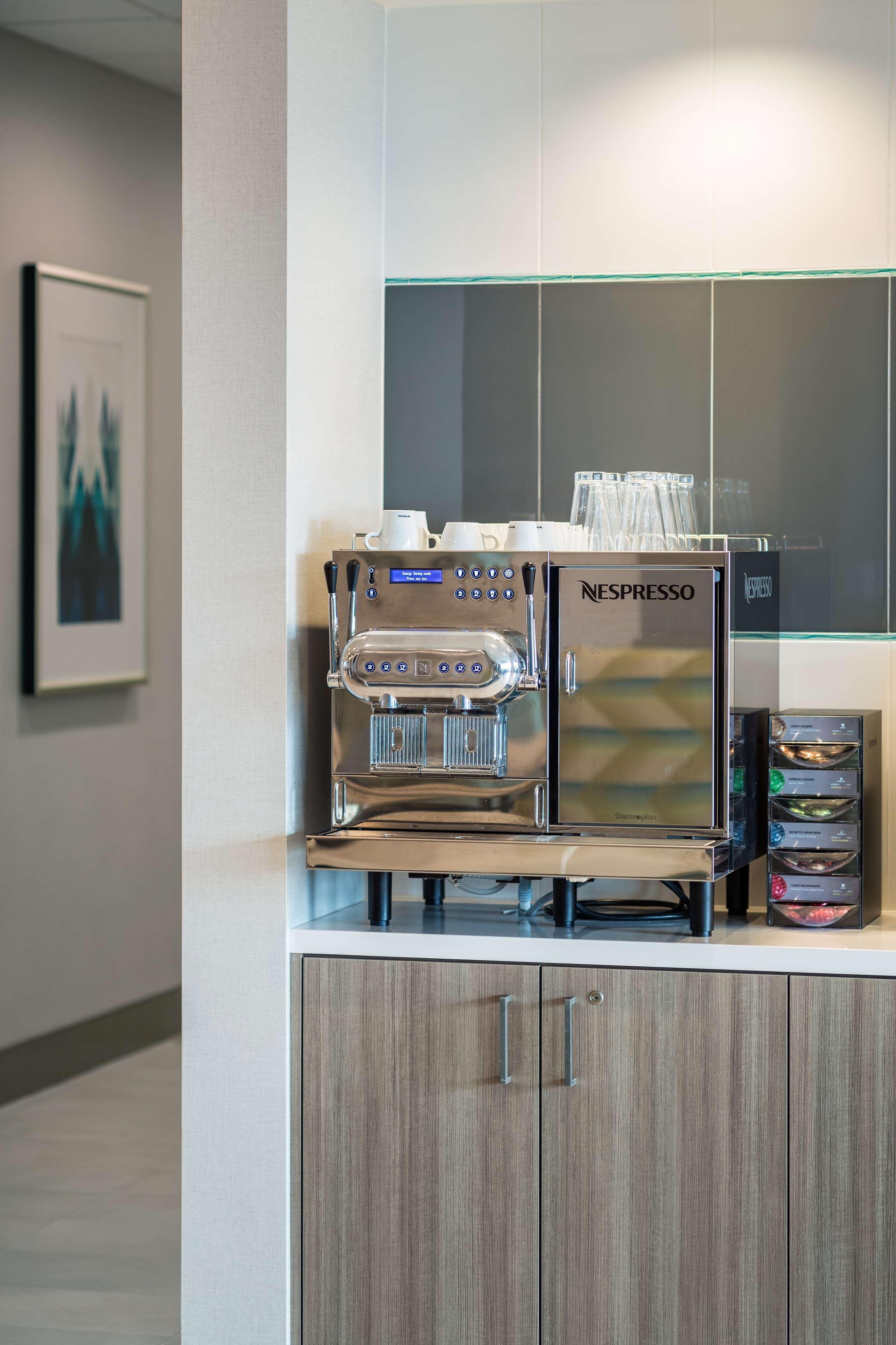 Best Western Premier Hotel At Fisher'S Landing Vancouver Bagian luar foto