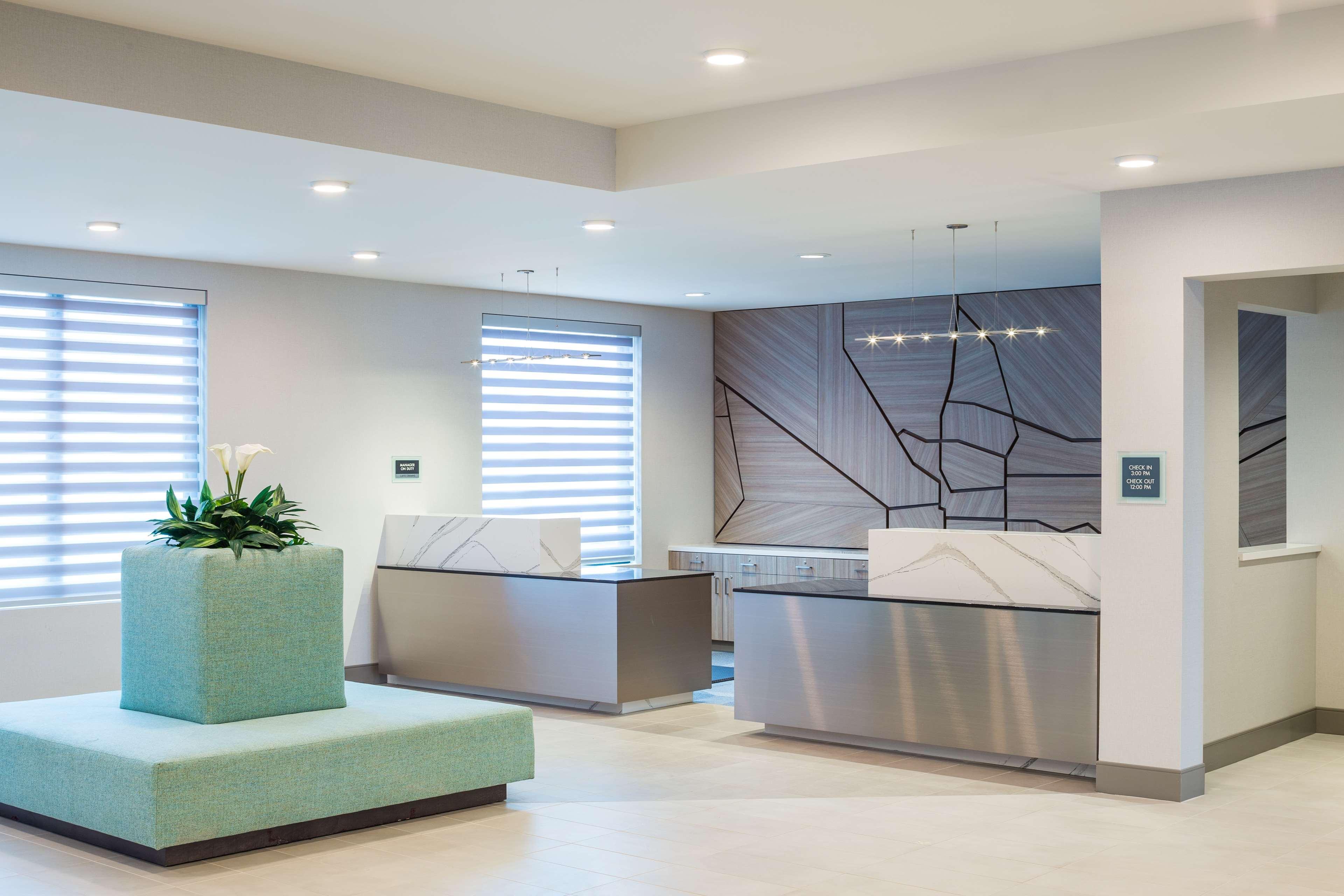 Best Western Premier Hotel At Fisher'S Landing Vancouver Bagian luar foto