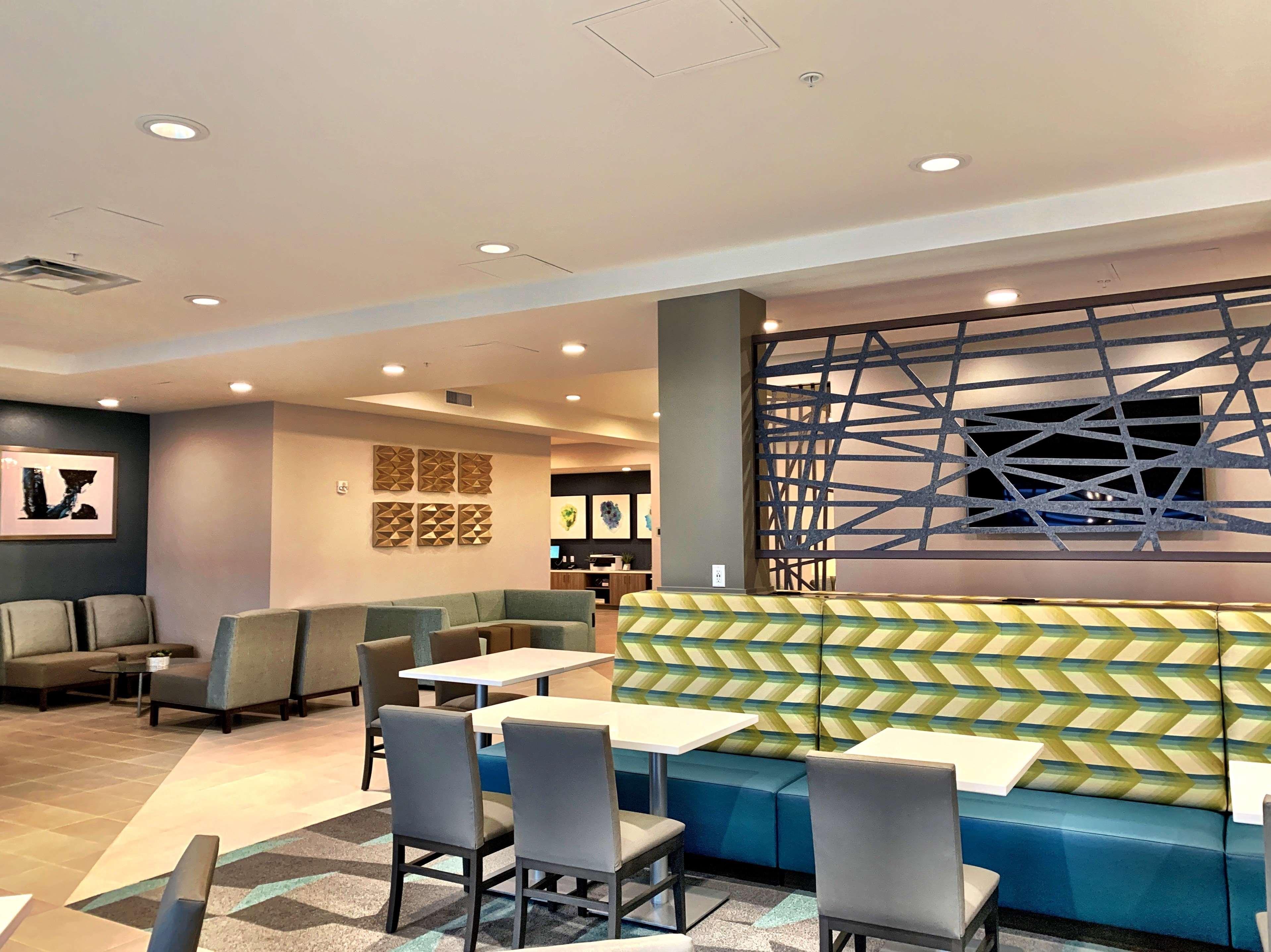 Best Western Premier Hotel At Fisher'S Landing Vancouver Bagian luar foto