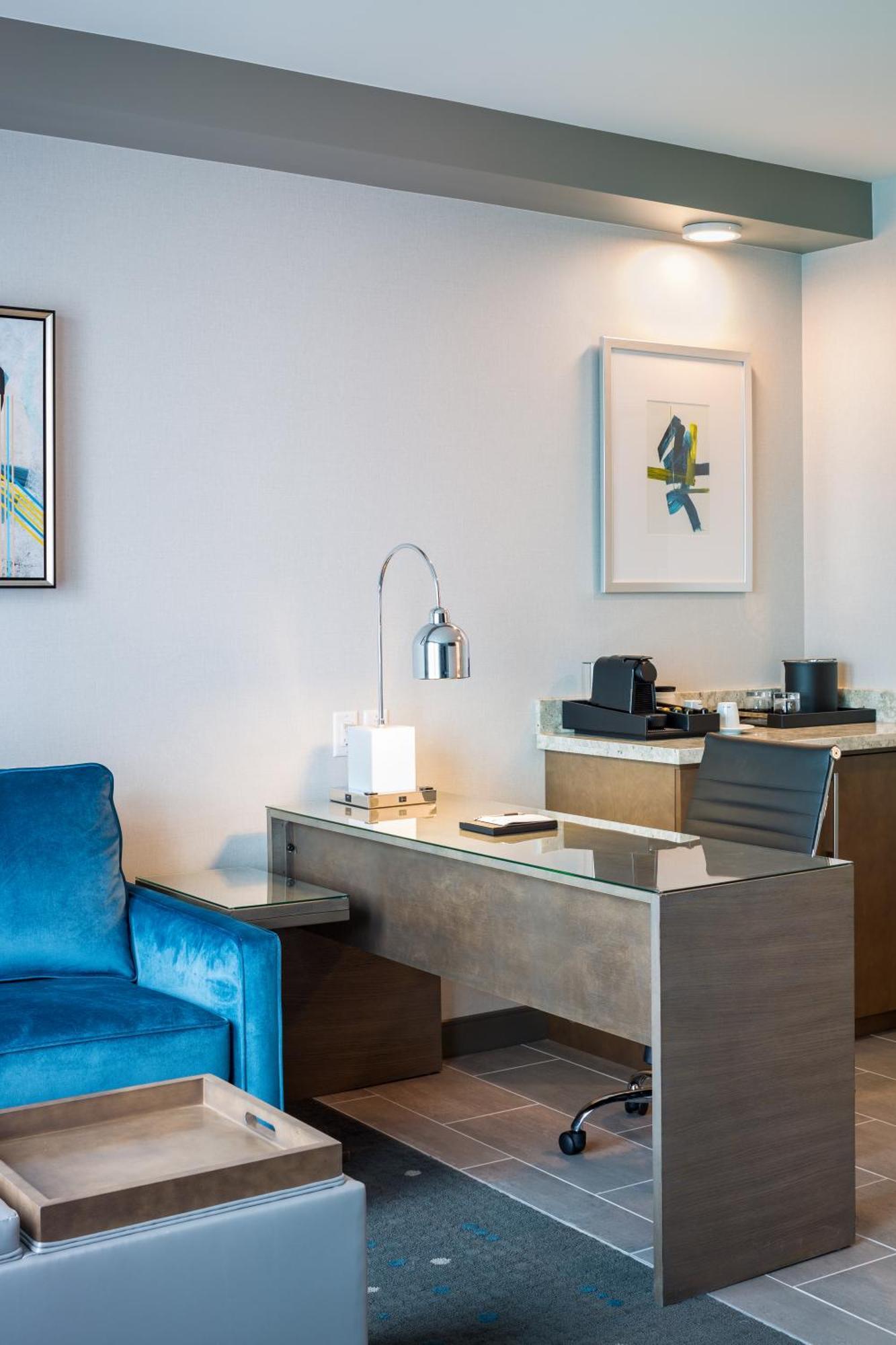Best Western Premier Hotel At Fisher'S Landing Vancouver Bagian luar foto