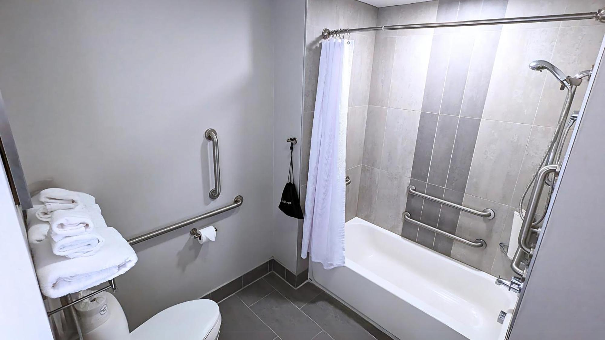Best Western Premier Hotel At Fisher'S Landing Vancouver Bagian luar foto