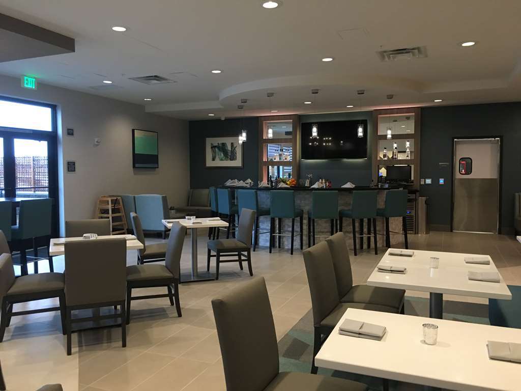Best Western Premier Hotel At Fisher'S Landing Vancouver Restoran foto