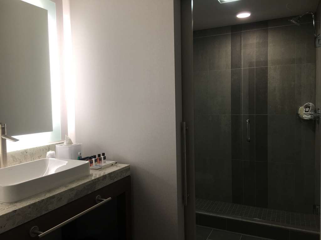 Best Western Premier Hotel At Fisher'S Landing Vancouver Ruang foto