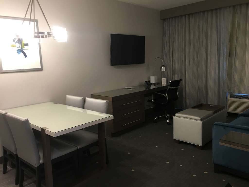 Best Western Premier Hotel At Fisher'S Landing Vancouver Ruang foto