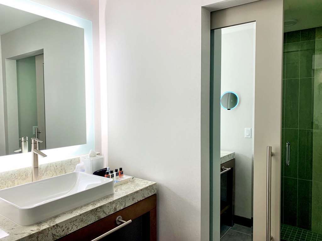 Best Western Premier Hotel At Fisher'S Landing Vancouver Ruang foto
